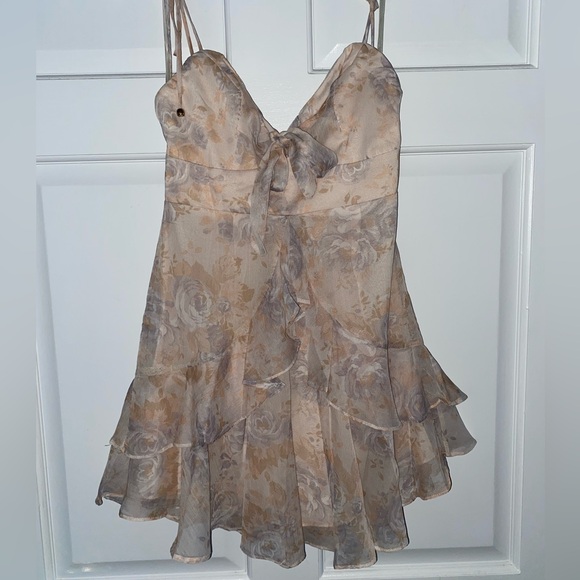 Chic Floral Ruffle Mini Dress - Picture 3 of 6